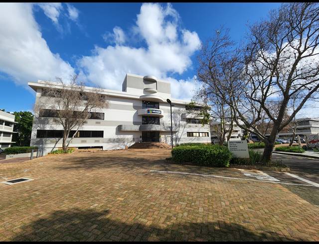 924M² OFFICE TO LET IN PINELANDS